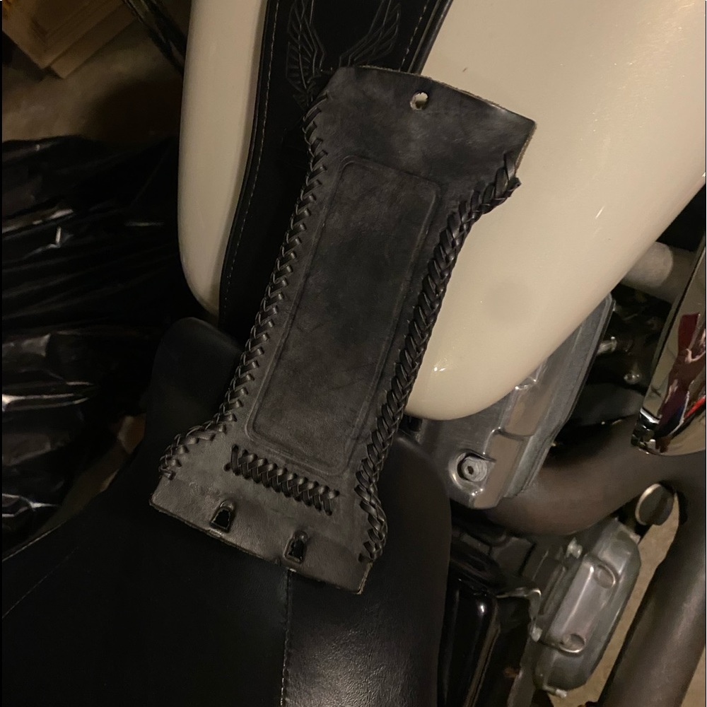 Harley Davidson Leather middle rest.  Needs lotion I g otherwise it’s a keeper.